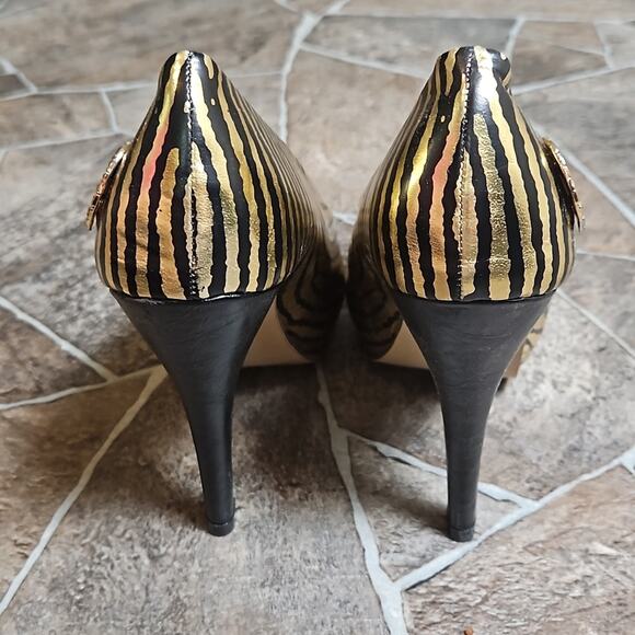 New in Box Iron Fist Ladies Hands Off Peeptoe  Platform Gold Heels Sz 5 - Picture 3 of 13